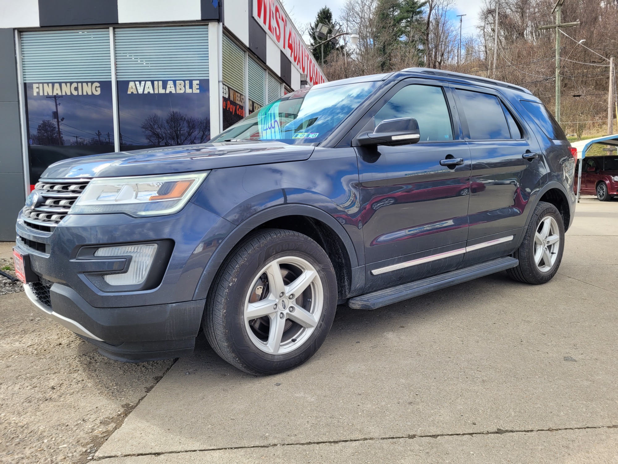 photo of 2017 Ford Explorer XLT 4WD