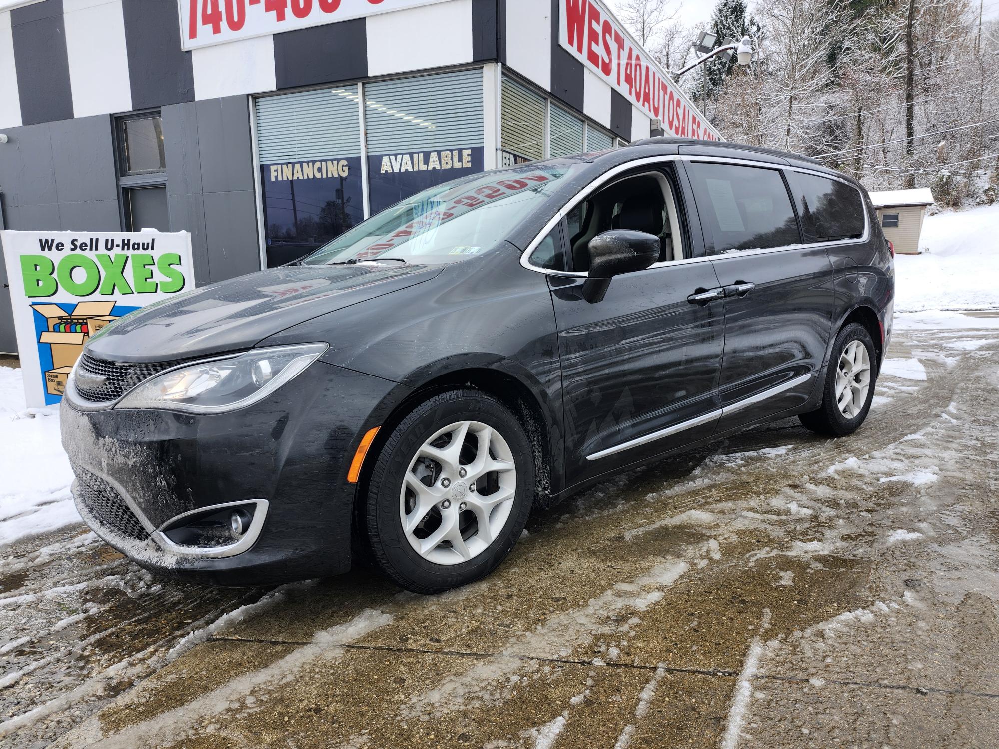 photo of 2017 Chrysler Pacifica Touring