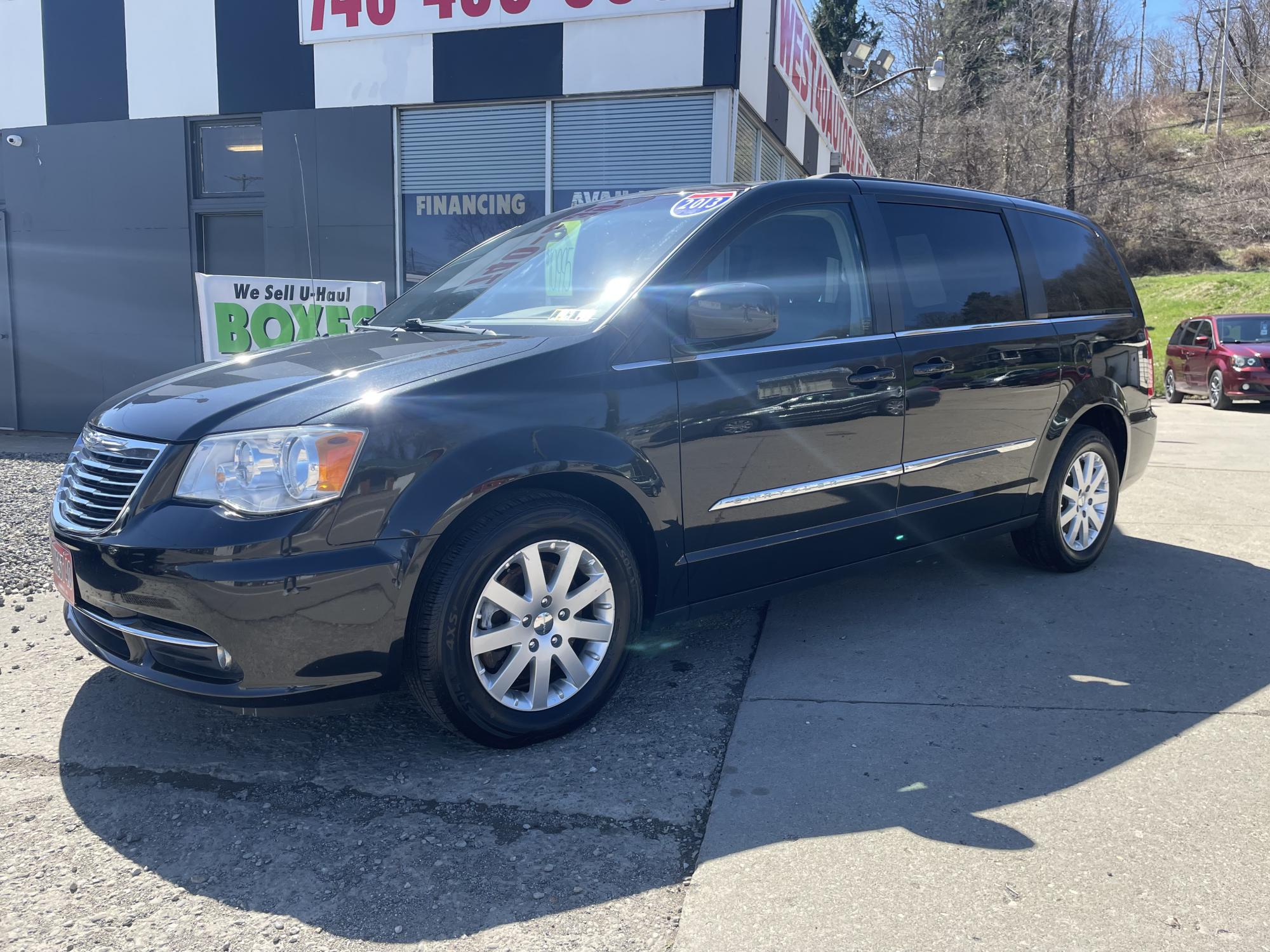 photo of 2013 Chrysler Town & Country Touring