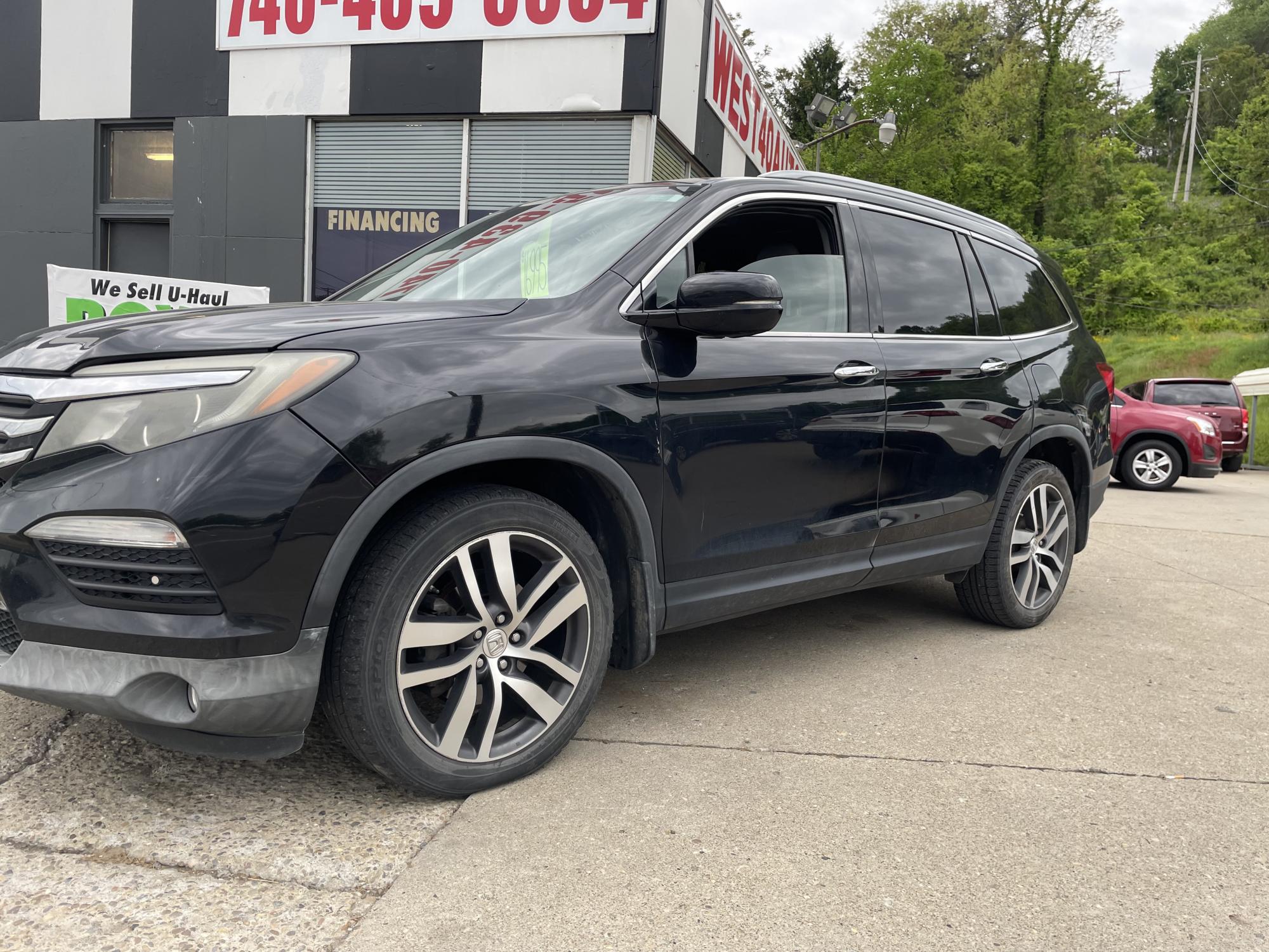 photo of 2017 Honda Pilot Touring 4WD