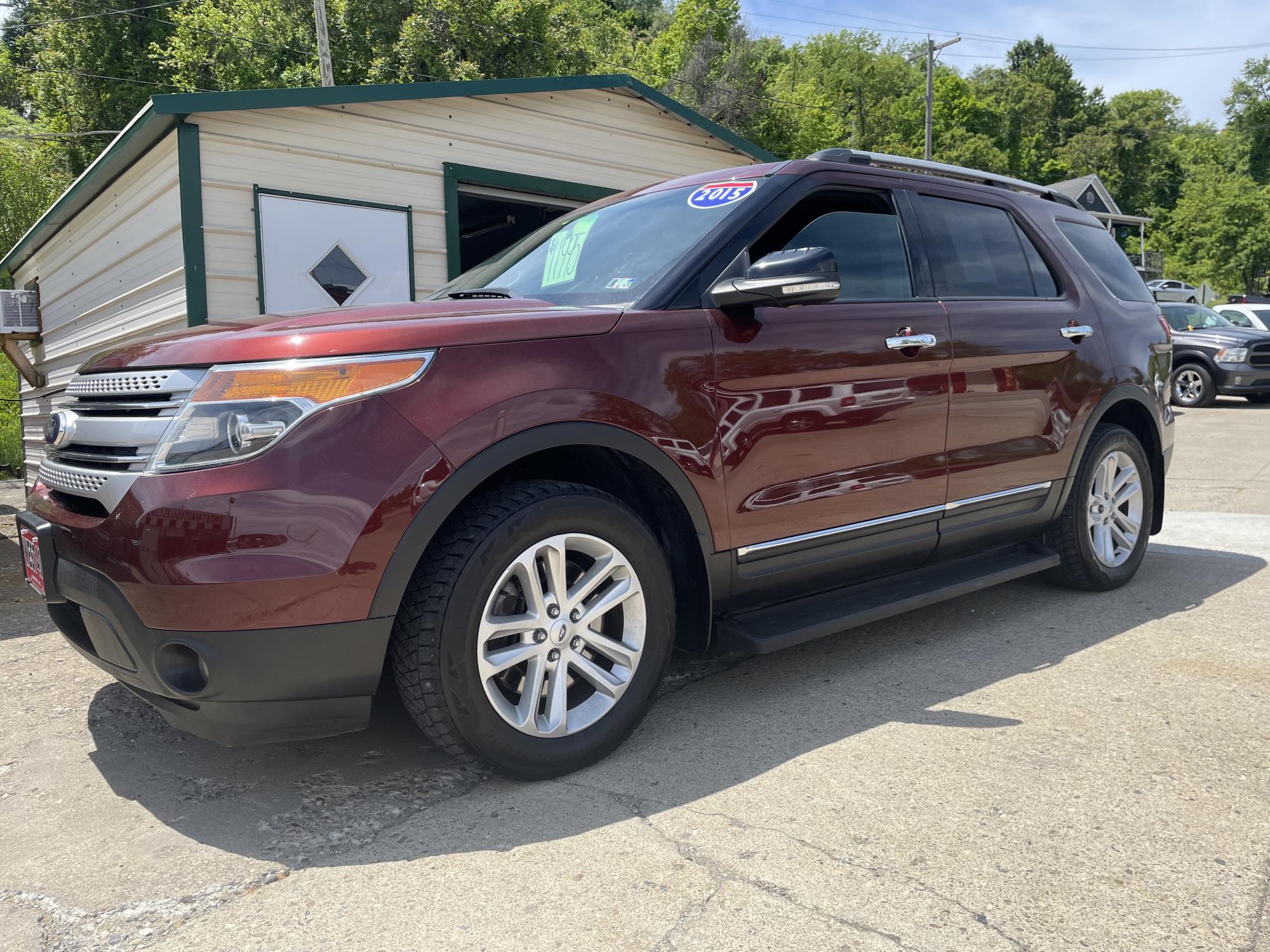 photo of 2015 Ford Explorer XLT 4WD